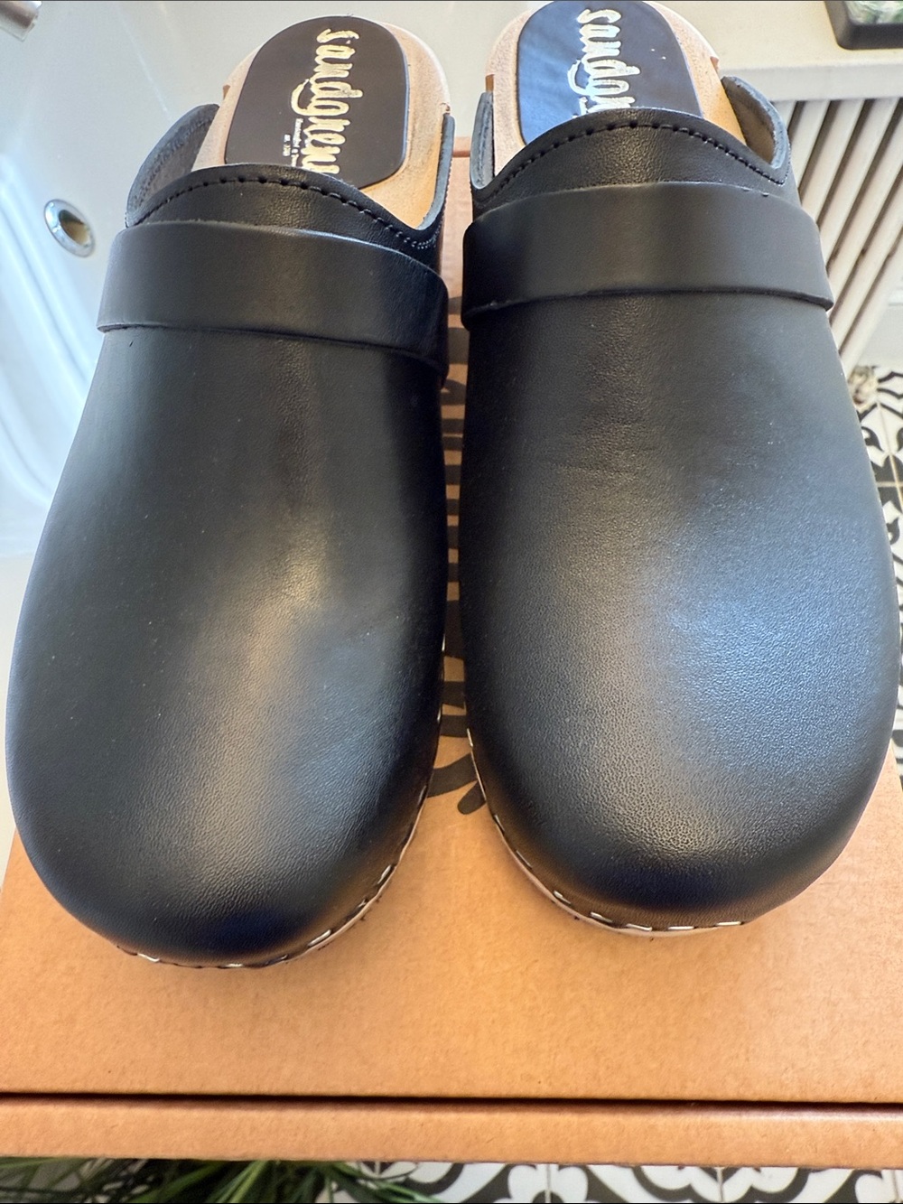 Nearly new Sandgrens Swedish Clogs - size 39 - Picture 6 of 7